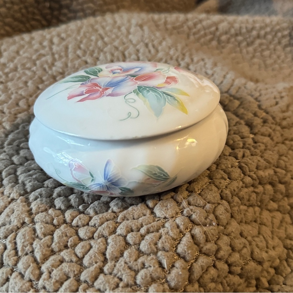 1984 Aynsley Little Sweetheart Trinket Box, Floral Lid, Bone China, 4”, England﻿ - Picture 10 of 12